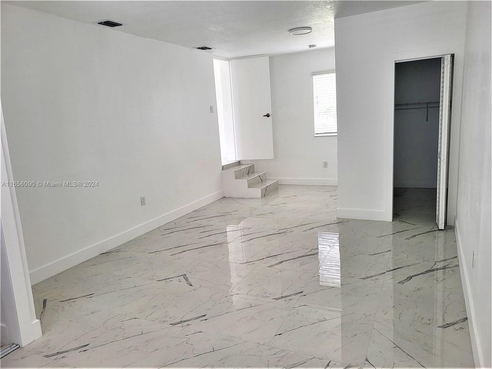 Activo con contrato: $432,500 (4 camas, 1 baños, 1390 Pies cuadrados)