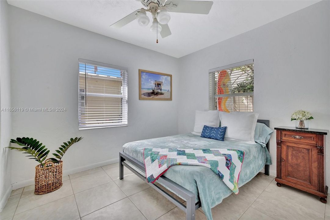 For Sale: $599,000 (1 beds, 1 baths, 554 Square Feet)