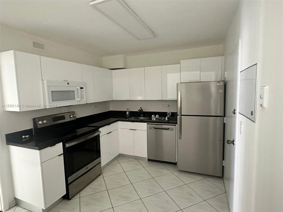 For Sale: $525,000 (2 beds, 2 baths, 1064 Square Feet)