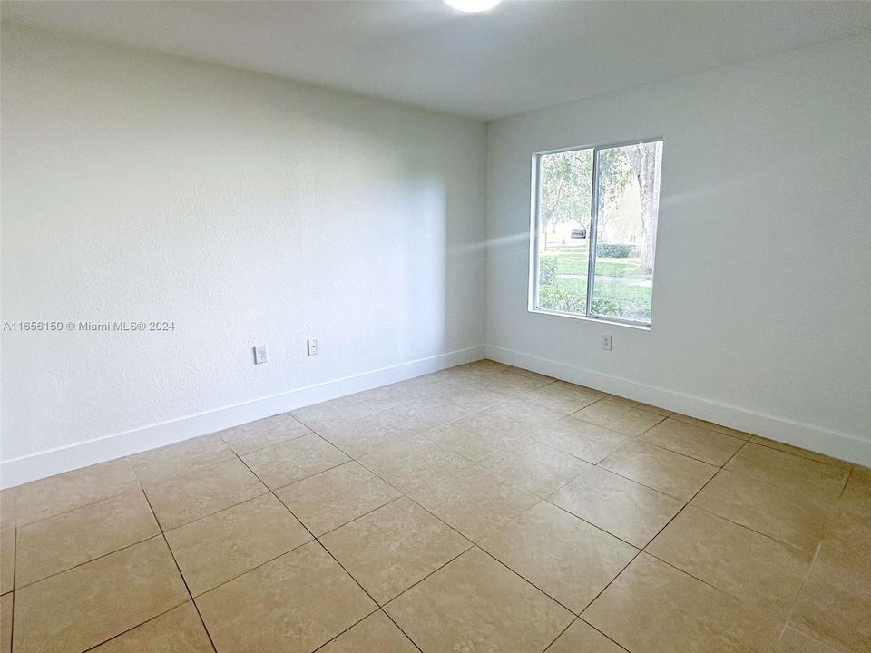 For Rent: $2,150 (2 beds, 1 baths, 965 Square Feet)