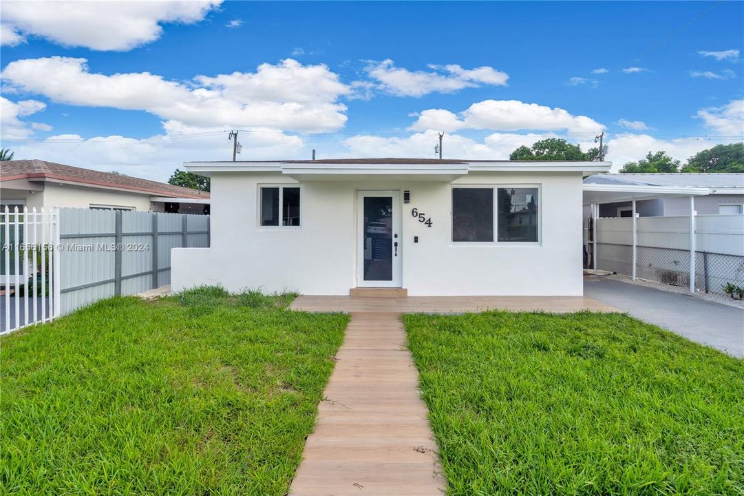 For Sale: $750,000 (3 beds, 1 baths, 1690 Square Feet)