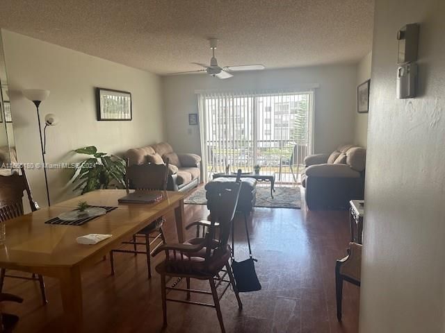 For Sale: $149,000 (2 beds, 2 baths, 924 Square Feet)