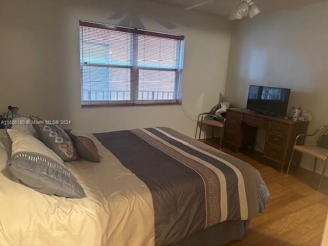 For Sale: $149,000 (2 beds, 2 baths, 924 Square Feet)