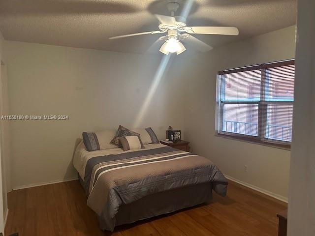 For Sale: $149,000 (2 beds, 2 baths, 924 Square Feet)