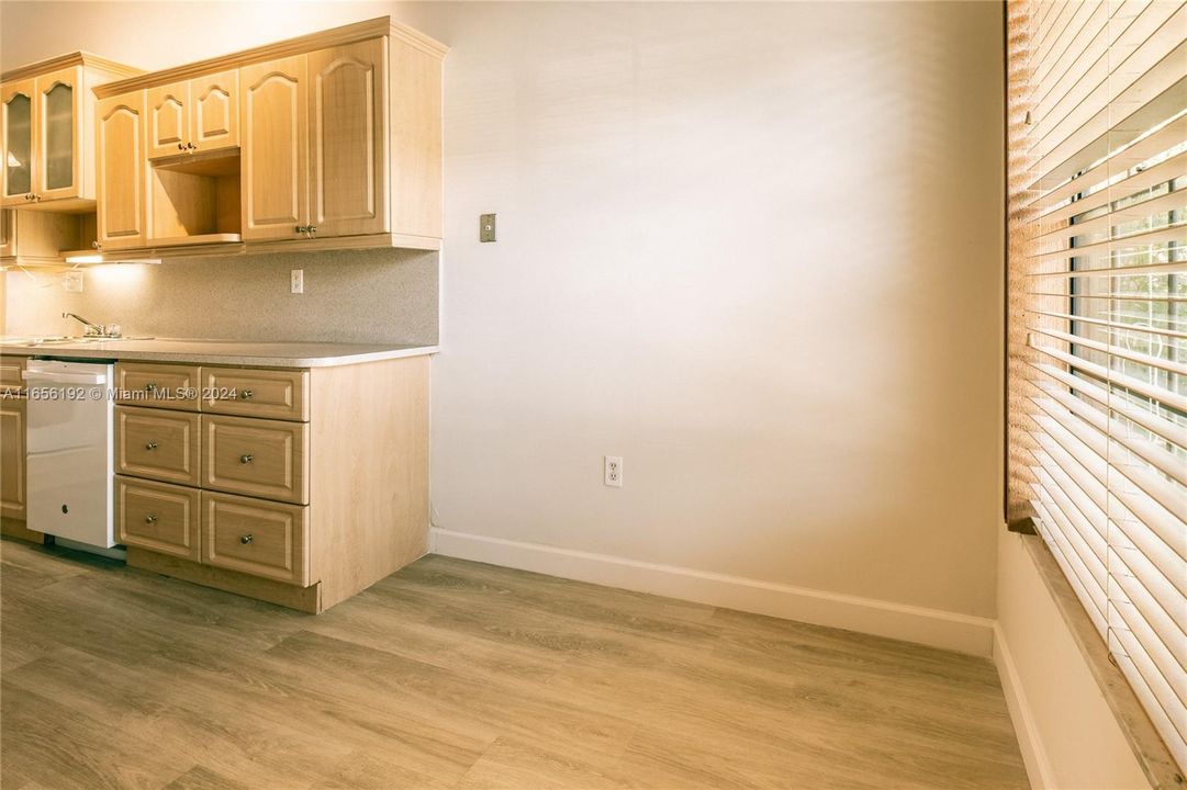 For Sale: $415,000 (2 beds, 2 baths, 1196 Square Feet)