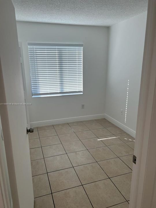 Active With Contract: $2,150 (2 beds, 1 baths, 700 Square Feet)