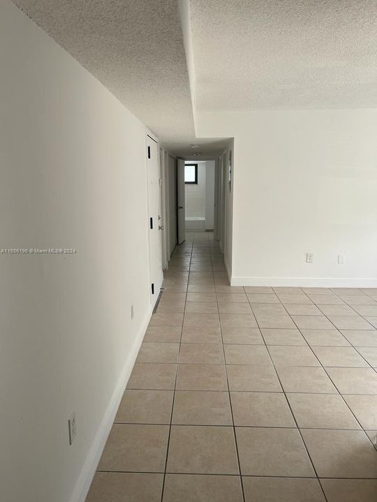 Active With Contract: $2,150 (2 beds, 1 baths, 700 Square Feet)