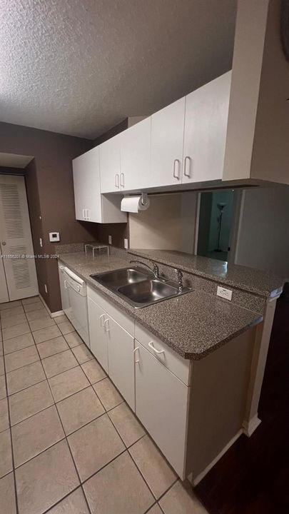 For Rent: $2,050 (2 beds, 2 baths, 820 Square Feet)