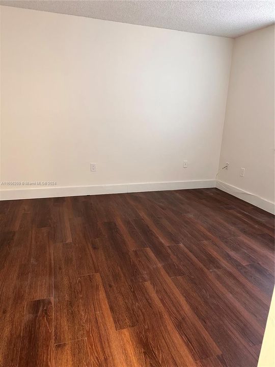 Active With Contract: $2,500 (2 beds, 2 baths, 936 Square Feet)