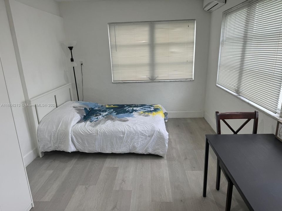 For Rent: $1,200 (1 beds, 1 baths, 215 Square Feet)