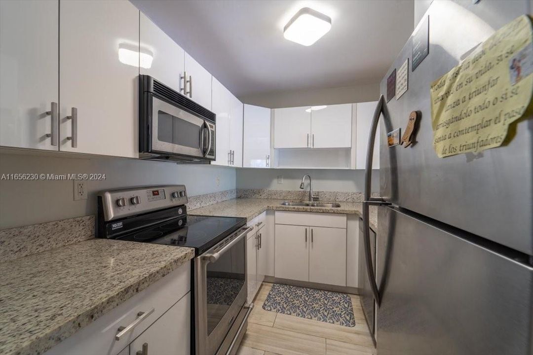 Active With Contract: $1,850 (1 beds, 1 baths, 670 Square Feet)