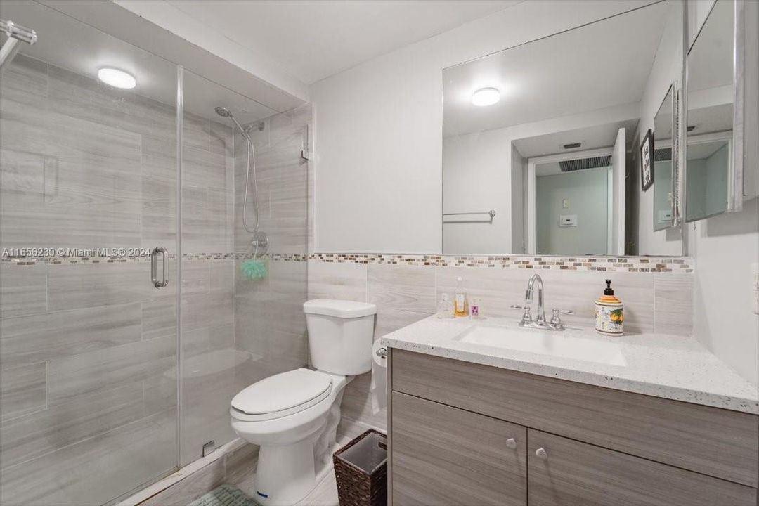 Active With Contract: $1,850 (1 beds, 1 baths, 670 Square Feet)