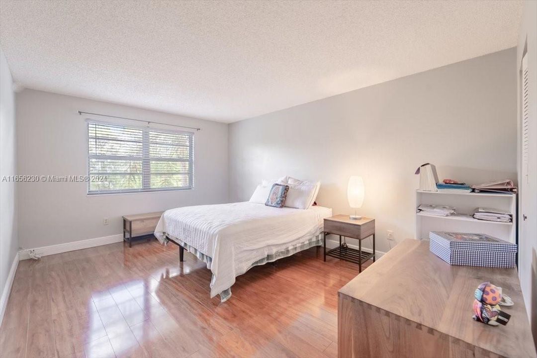 Active With Contract: $1,850 (1 beds, 1 baths, 670 Square Feet)