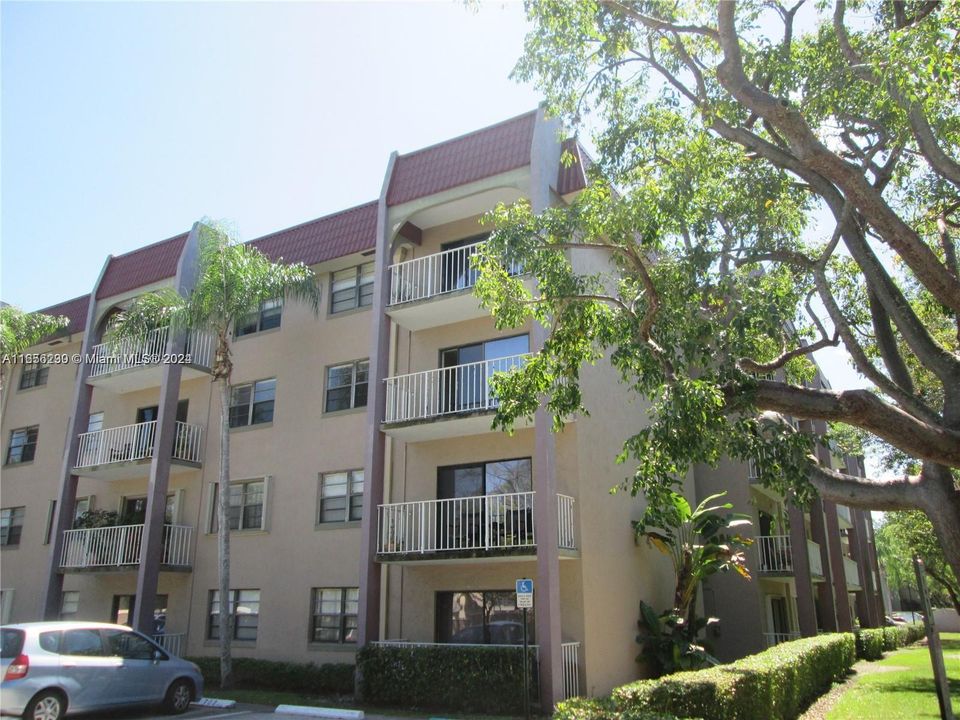 Active With Contract: $1,850 (1 beds, 1 baths, 670 Square Feet)