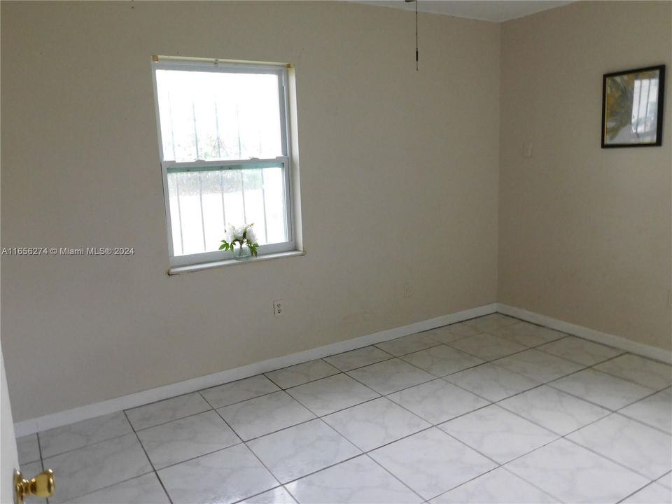 2nd bedroom