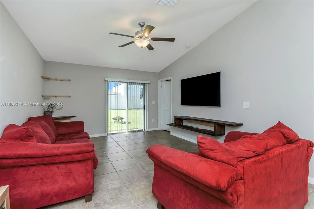 For Sale: $319,950 (3 beds, 2 baths, 1451 Square Feet)