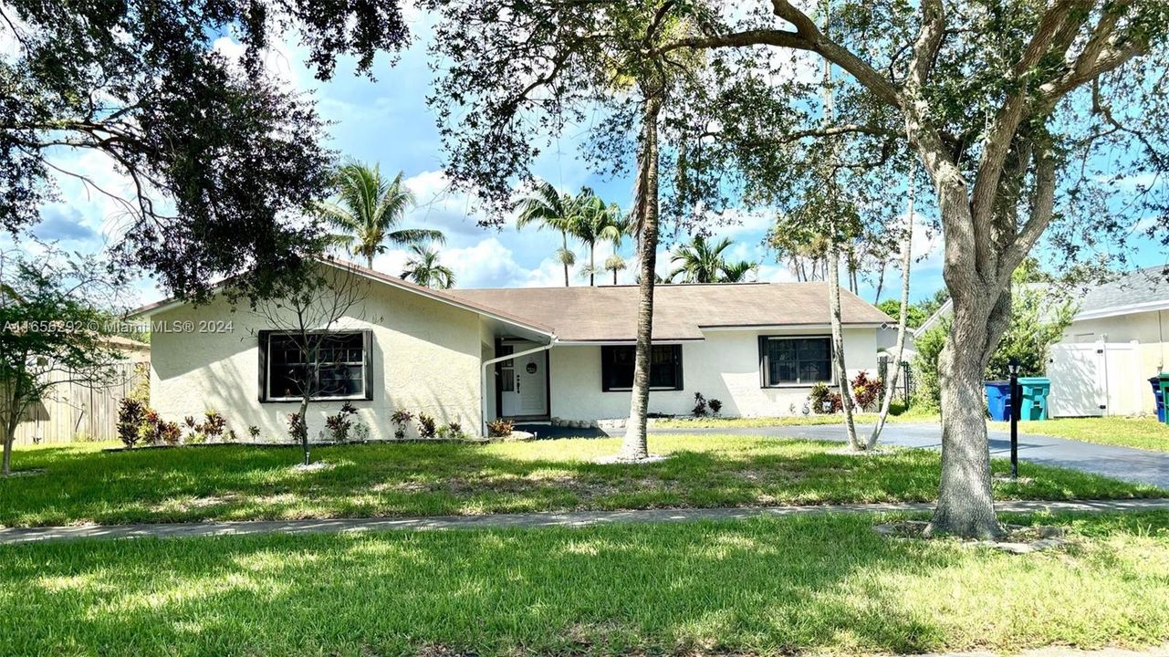 For Sale: $724,000 (3 beds, 2 baths, 1599 Square Feet)