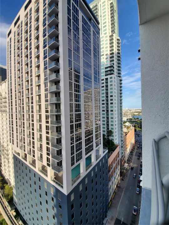 Active With Contract: $2,295 (1 beds, 1 baths, 651 Square Feet)