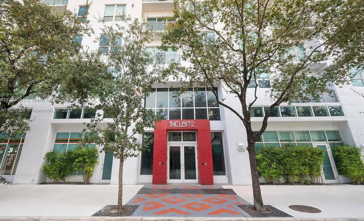 Active With Contract: $2,295 (1 beds, 1 baths, 651 Square Feet)