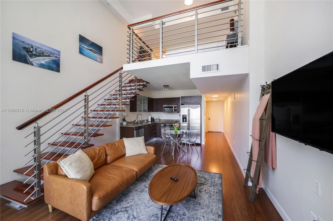 For Sale: $565,000 (1 beds, 1 baths, 952 Square Feet)