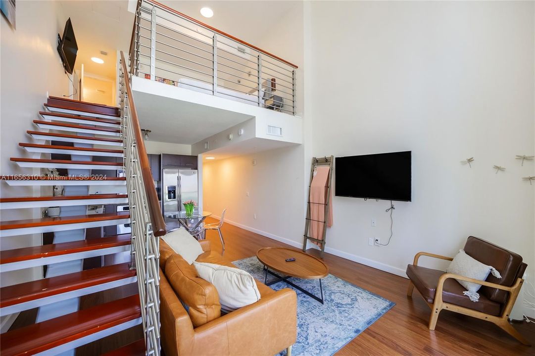 For Sale: $565,000 (1 beds, 1 baths, 952 Square Feet)