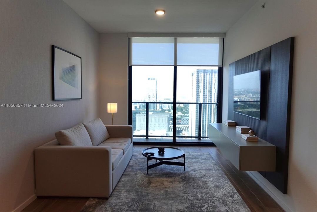 For Sale: $895,000 (1 beds, 1 baths, 626 Square Feet)