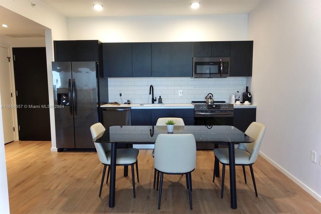 For Sale: $895,000 (1 beds, 1 baths, 626 Square Feet)