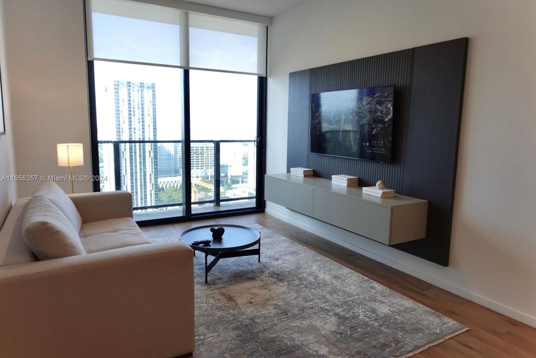 For Sale: $895,000 (1 beds, 1 baths, 626 Square Feet)