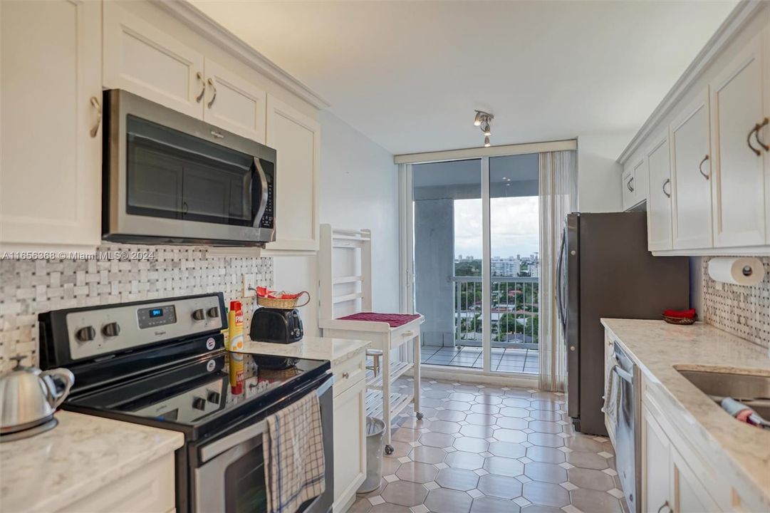 For Sale: $875,000 (2 beds, 2 baths, 1590 Square Feet)