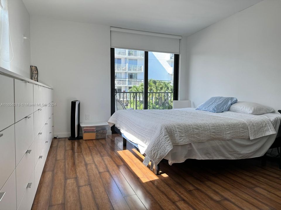 For Sale: $495,000 (2 beds, 2 baths, 1240 Square Feet)