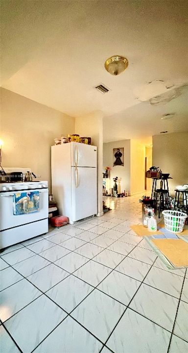 For Sale: $550,000 (3 beds, 2 baths, 1204 Square Feet)