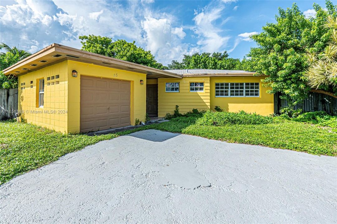 For Sale: $550,000 (3 beds, 2 baths, 1204 Square Feet)