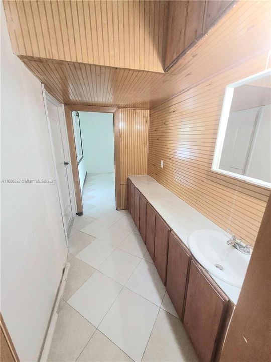 В аренду: $3,950 (5 спален, 3 ванн, 1697 Квадратных фут)