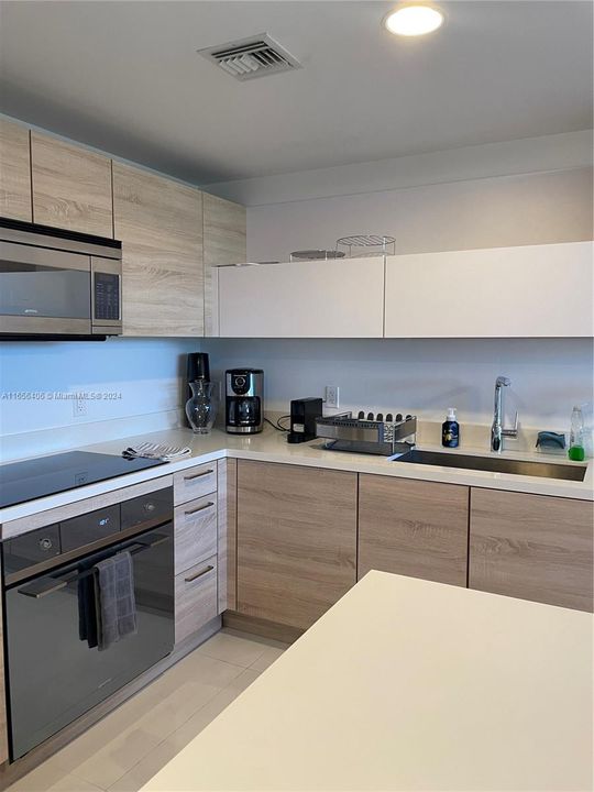 For Rent: $4,200 (2 beds, 2 baths, 1107 Square Feet)