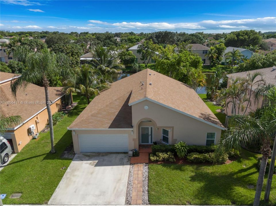 Active With Contract: $600,000 (3 beds, 2 baths, 1967 Square Feet)