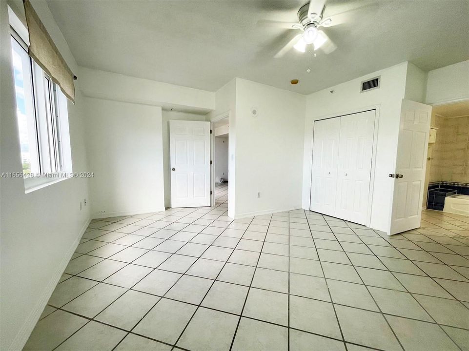 For Rent: $2,850 (2 beds, 2 baths, 917 Square Feet)