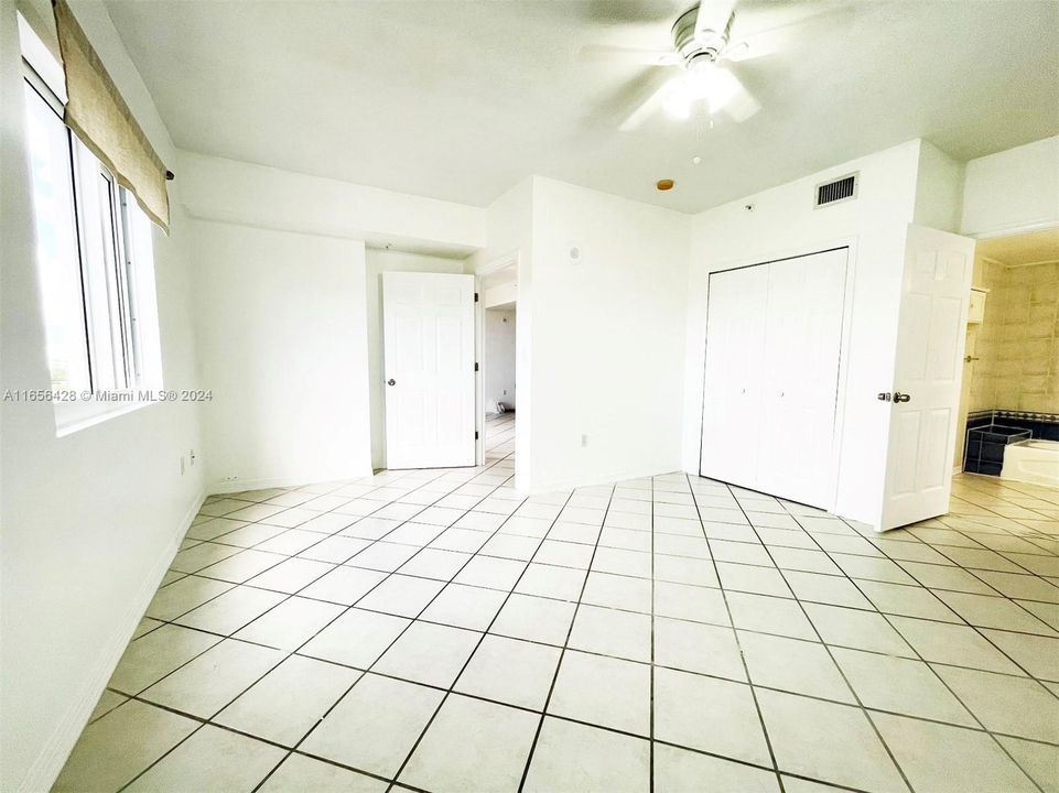 For Rent: $2,850 (2 beds, 2 baths, 917 Square Feet)