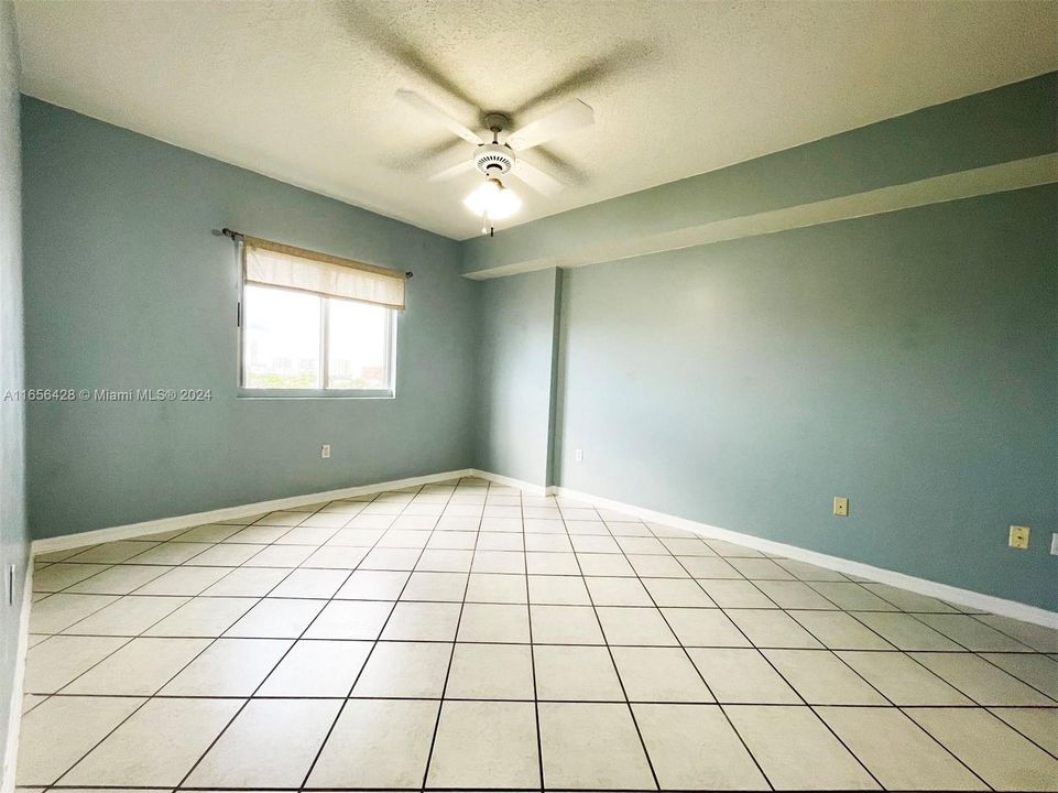 For Rent: $2,850 (2 beds, 2 baths, 917 Square Feet)