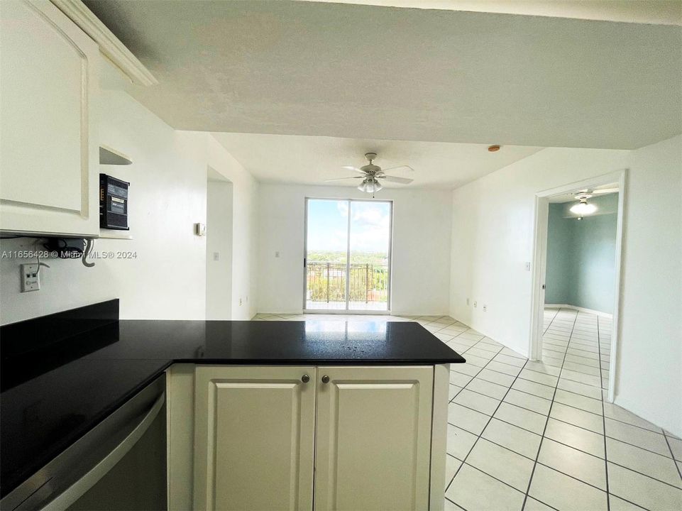 For Rent: $2,850 (2 beds, 2 baths, 917 Square Feet)