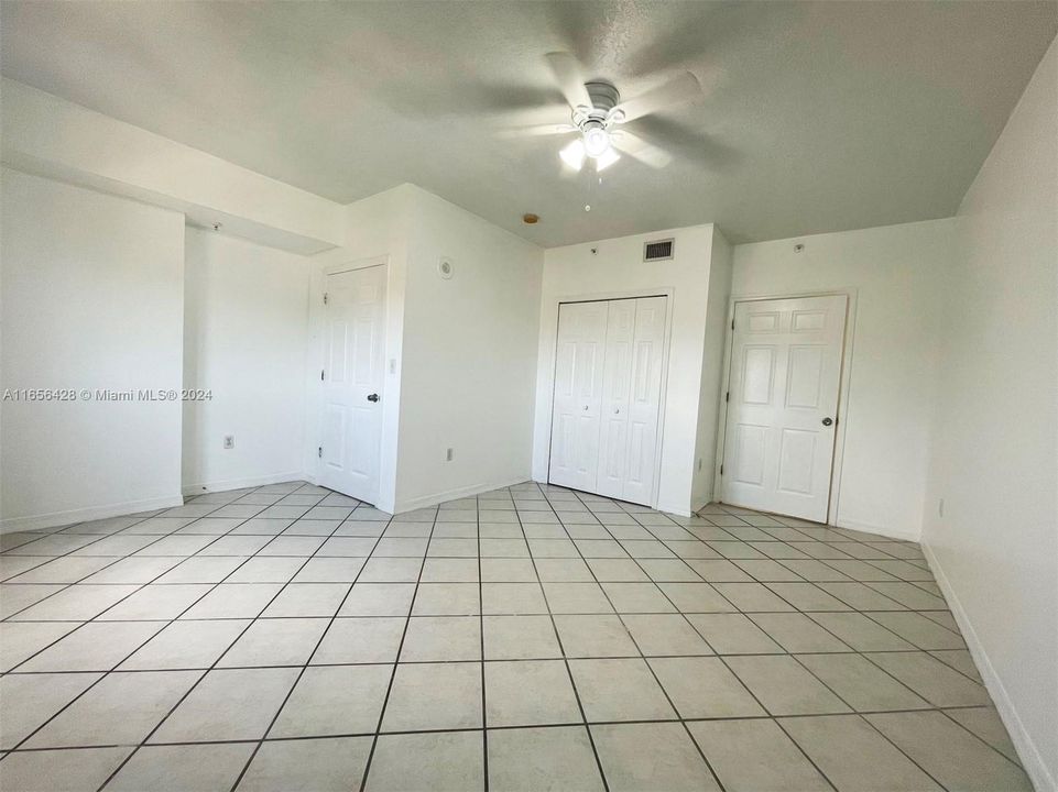 For Rent: $2,850 (2 beds, 2 baths, 917 Square Feet)