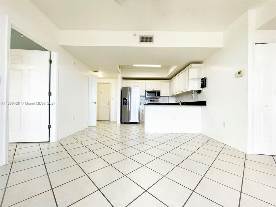 For Rent: $2,850 (2 beds, 2 baths, 917 Square Feet)