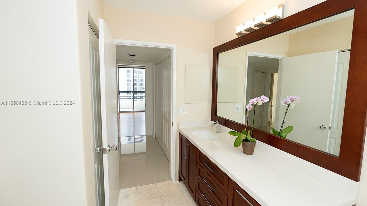 For Sale: $460,000 (2 beds, 2 baths, 1183 Square Feet)