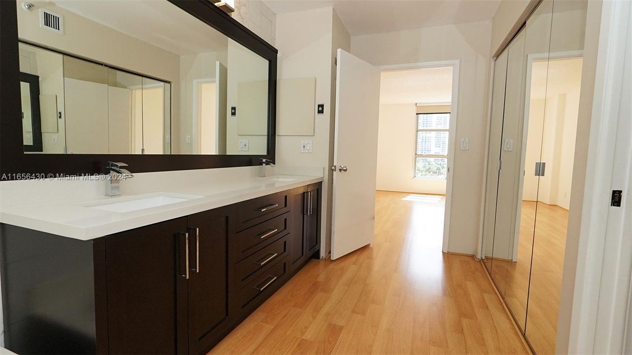 For Sale: $460,000 (2 beds, 2 baths, 1183 Square Feet)