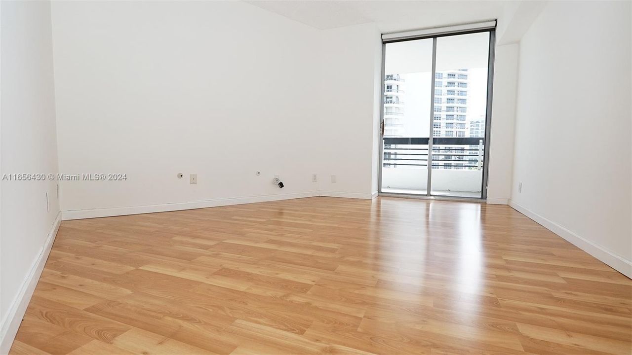 For Sale: $460,000 (2 beds, 2 baths, 1183 Square Feet)