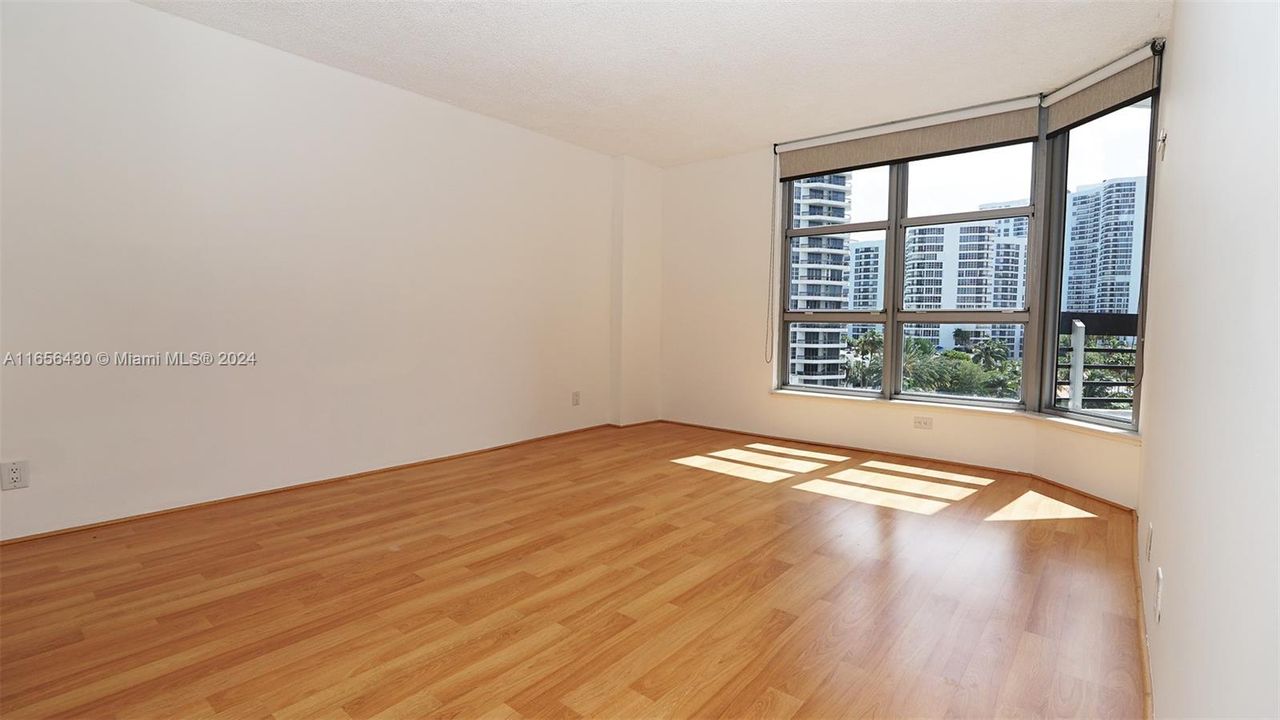 For Sale: $460,000 (2 beds, 2 baths, 1183 Square Feet)