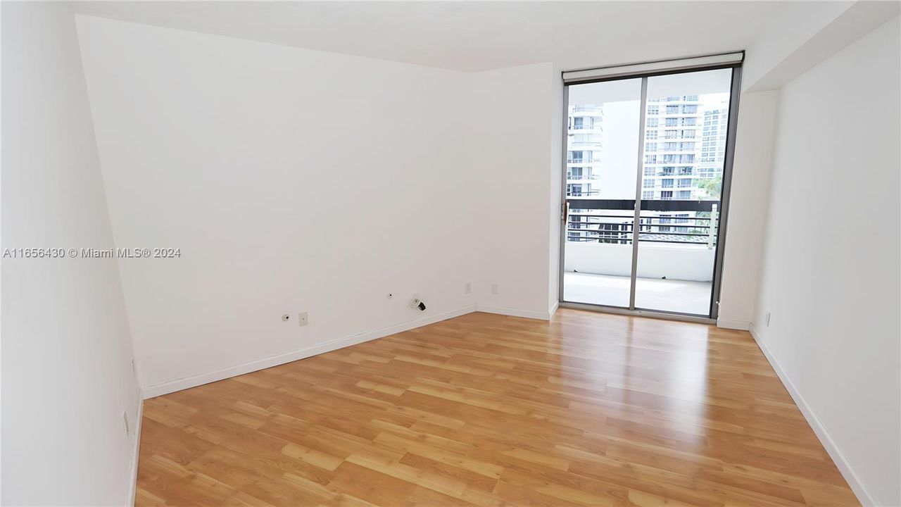 For Sale: $460,000 (2 beds, 2 baths, 1183 Square Feet)