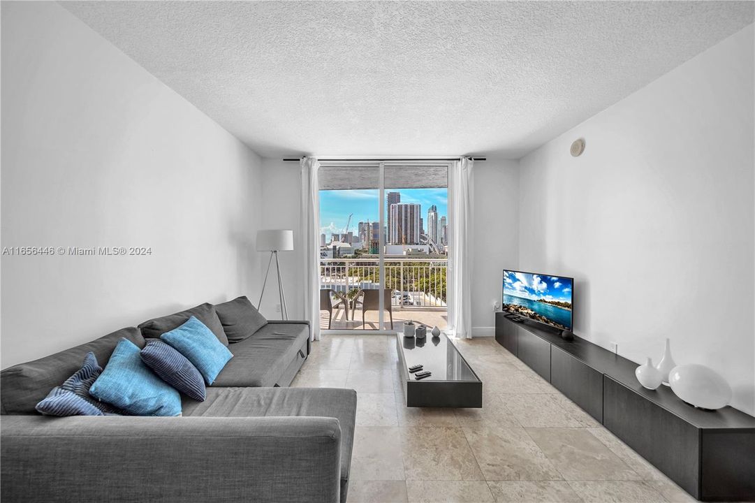 For Sale: $415,000 (1 beds, 1 baths, 718 Square Feet)