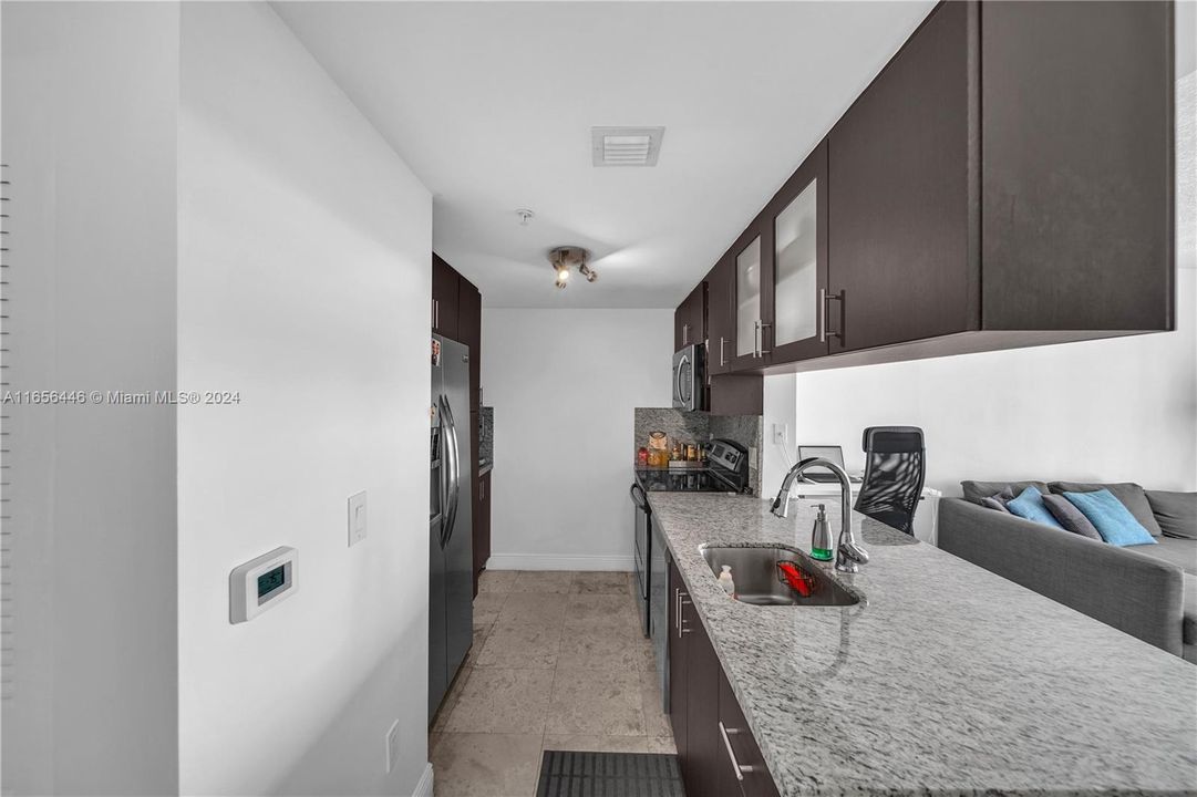 For Sale: $415,000 (1 beds, 1 baths, 718 Square Feet)