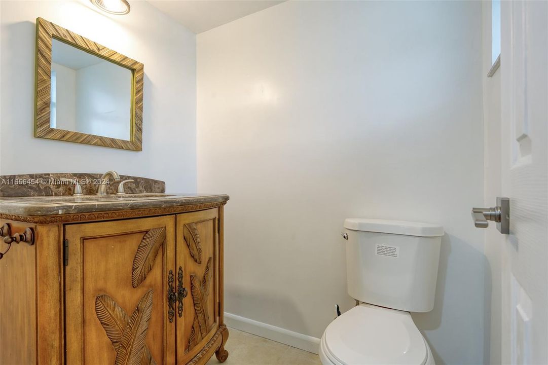 For Sale: $245,000 (1 beds, 1 baths, 1081 Square Feet)