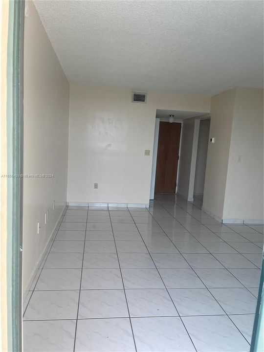 For Rent: $2,300 (2 beds, 2 baths, 910 Square Feet)